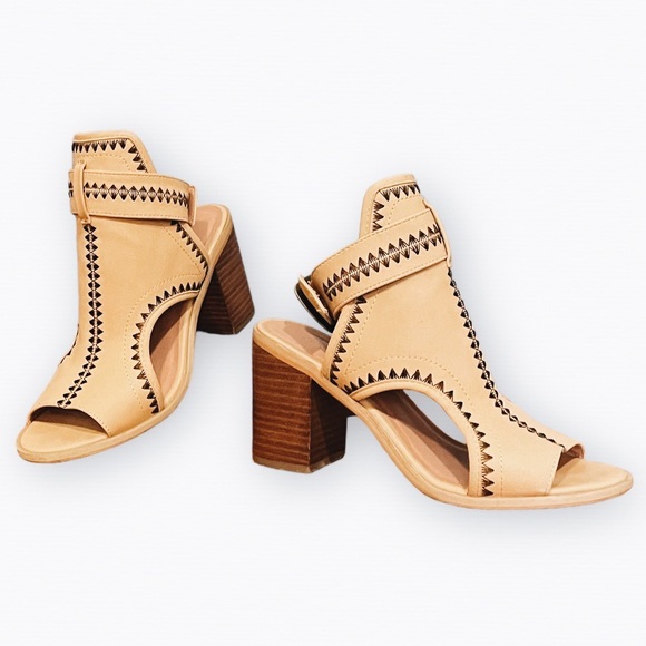 MAKE ANY OFFER! Very Volatile Odette Faux Leather Slingback Stack Heeled Sandals - Picture 3 of 6